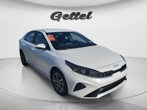 Snow White Pearl 2023 Kia Forte LXS