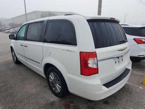 2011 Chrysler Town & Country Limited