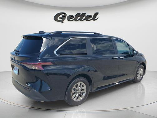 2024 Toyota Sienna XLE