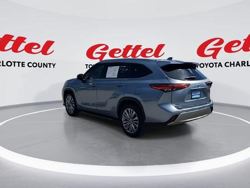 2022 Toyota Highlander Hybrid Platinum