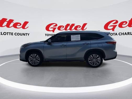 2022 Toyota Highlander Hybrid Platinum