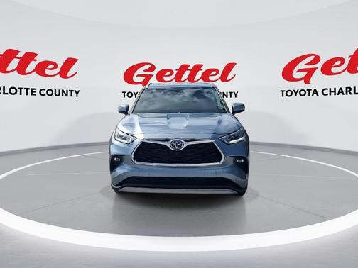 2022 Toyota Highlander Hybrid Platinum