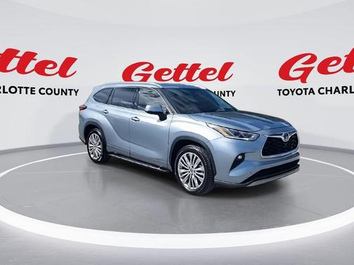 2022 Toyota Highlander Hybrid Platinum