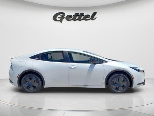 Wind Chill Pearl 2026 Toyota Prius Plug-In Hybrid SE