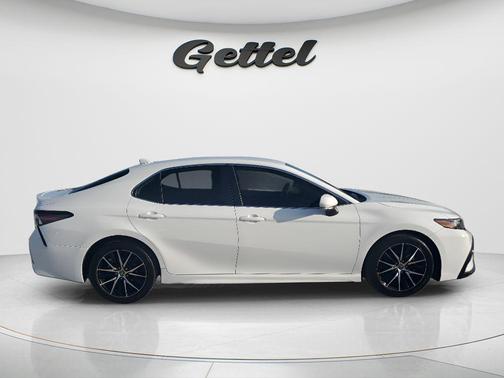 Ice Cap 2023 Toyota Camry SE