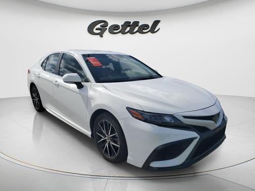 Ice Cap 2023 Toyota Camry SE