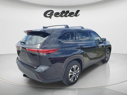 Opulent Amber 2020 Toyota Highlander XLE