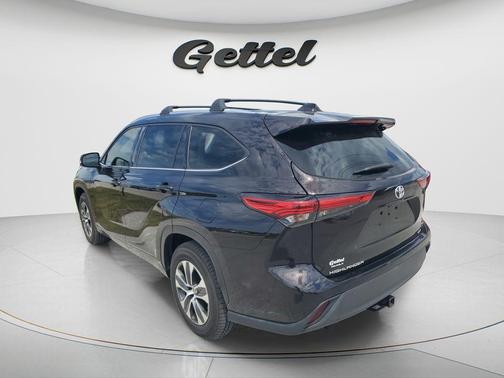 Opulent Amber 2020 Toyota Highlander XLE