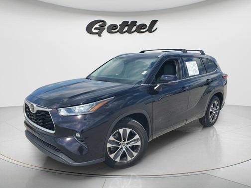 Opulent Amber 2020 Toyota Highlander XLE