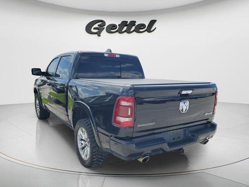 Diamond Black Crystal Pearlcoat 2021 RAM 1500 Laramie