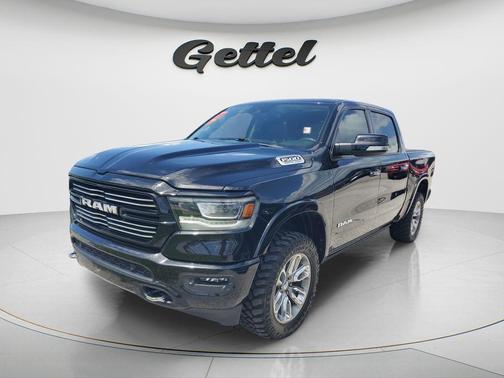 Diamond Black Crystal Pearlcoat 2021 RAM 1500 Laramie