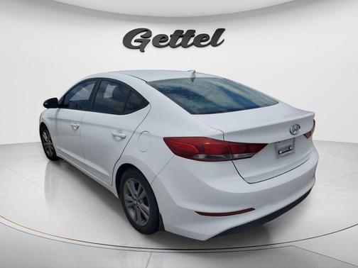Quartz White Pearl 2017 Hyundai ELANTRA SE