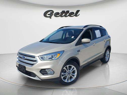 WHITE GOLD METALLIC 2017 Ford Escape SE