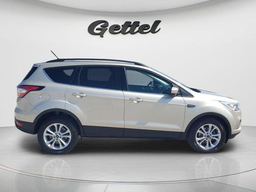WHITE GOLD METALLIC 2017 Ford Escape SE