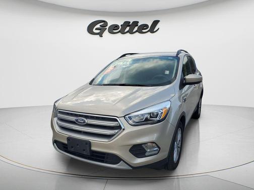 WHITE GOLD METALLIC 2017 Ford Escape SE