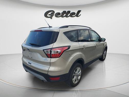 WHITE GOLD METALLIC 2017 Ford Escape SE