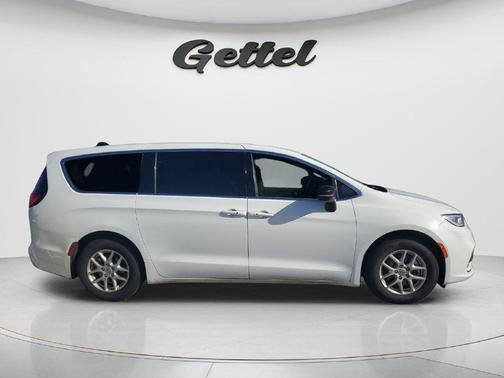 Bright White Clearcoat 2024 Chrysler Pacifica Touring L