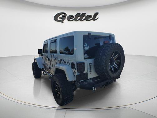 Bright White Clearcoat 2013 Jeep Wrangler Unlimited Sahara