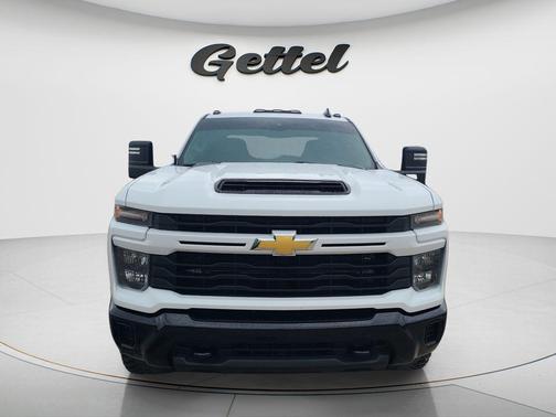 Summit White 2024 Chevrolet Silverado 2500 Custom