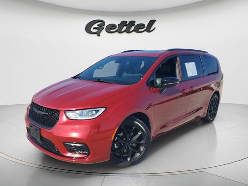 Red Hot Pearlcoat 2025 Chrysler Pacifica Limited