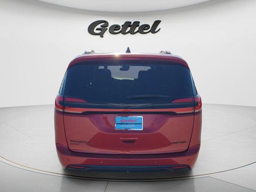 Red Hot Pearlcoat 2025 Chrysler Pacifica Limited