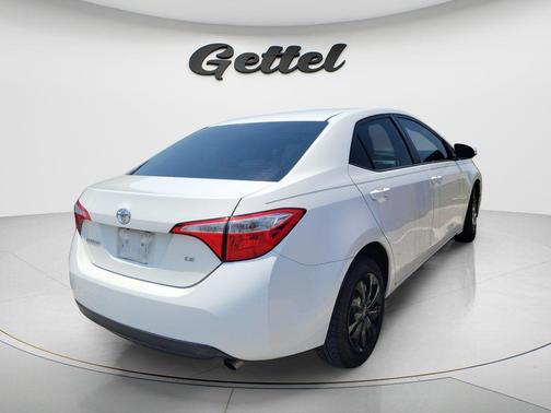 Super White 2016 Toyota Corolla LE