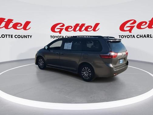 2020 Toyota Sienna XLE
