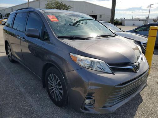 2020 Toyota Sienna XLE