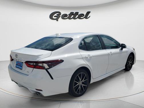 Ice Cap 2024 Toyota Camry SE