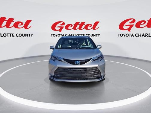 2025 Toyota Sienna Platinum