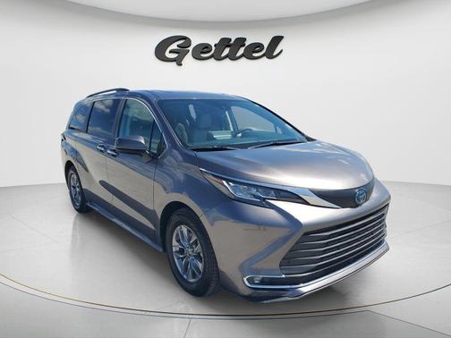 2021 Toyota Sienna XLE 8 Passenger