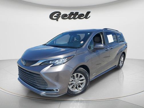 2021 Toyota Sienna XLE 8 Passenger