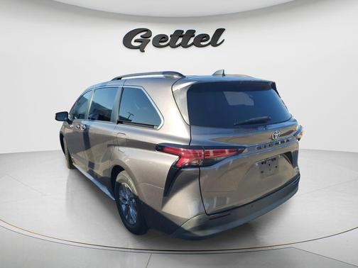 2021 Toyota Sienna XLE 8 Passenger