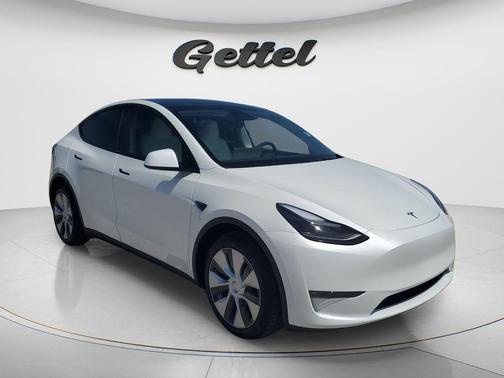 Pearl White Multi-Coat 2023 Tesla Model Y Long Range Dual Motor All-Wheel Drive