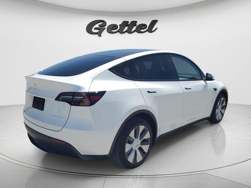 Pearl White Multi-Coat 2023 Tesla Model Y Long Range Dual Motor All-Wheel Drive
