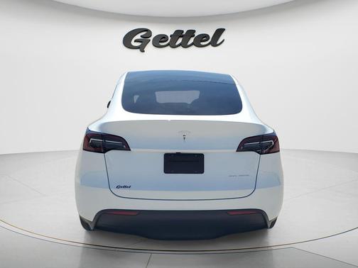 Pearl White Multi-Coat 2023 Tesla Model Y Long Range Dual Motor All-Wheel Drive