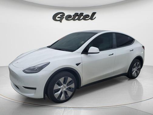 Pearl White Multi-Coat 2023 Tesla Model Y Long Range Dual Motor All-Wheel Drive