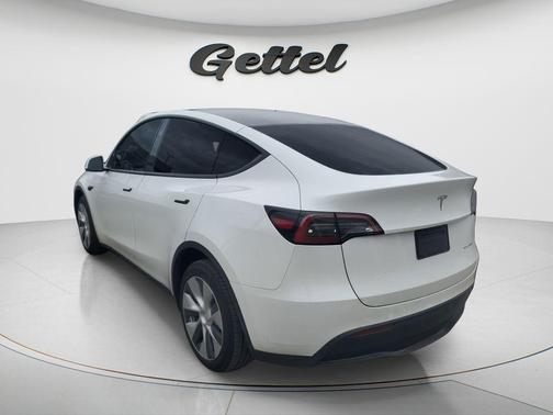 Pearl White Multi-Coat 2023 Tesla Model Y Long Range Dual Motor All-Wheel Drive