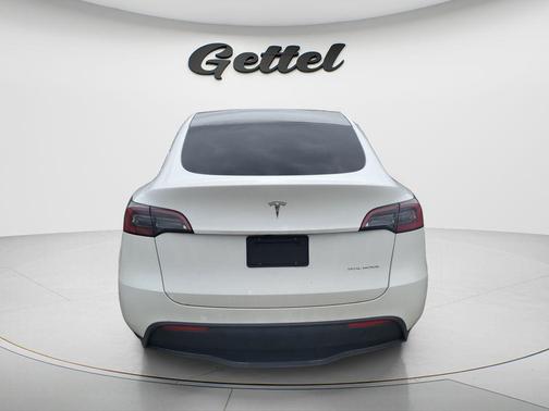Pearl White Multi-Coat 2023 Tesla Model Y Long Range Dual Motor All-Wheel Drive
