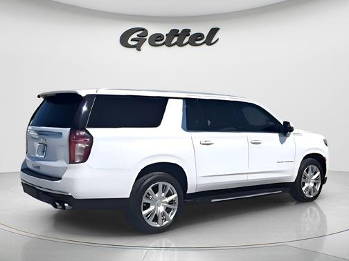 Summit White 2021 Chevrolet Suburban 4WD High Country