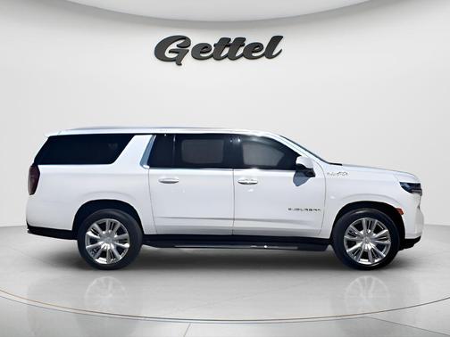 Summit White 2021 Chevrolet Suburban 4WD High Country