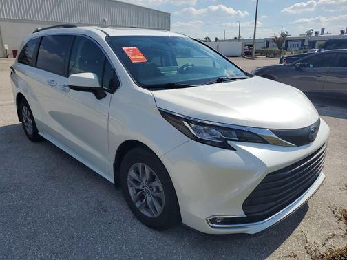 2021 Toyota Sienna XLE 7 Passenger