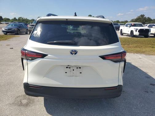 2021 Toyota Sienna XLE 7 Passenger