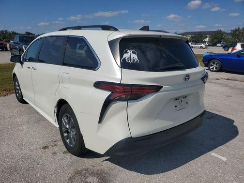 2021 Toyota Sienna XLE 7 Passenger