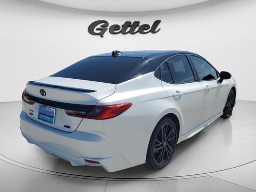 Wind Chill Pearl w/Midnight Black Metallic Roof 2026 Toyota Camry XSE