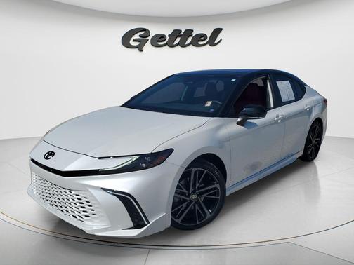 Wind Chill Pearl w/Midnight Black Metallic Roof 2026 Toyota Camry XSE