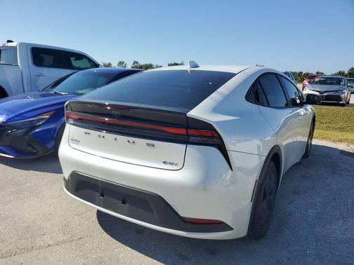 2025 Toyota Prius LE