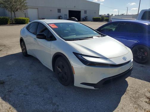 2025 Toyota Prius LE