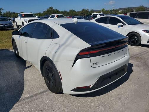 2025 Toyota Prius LE