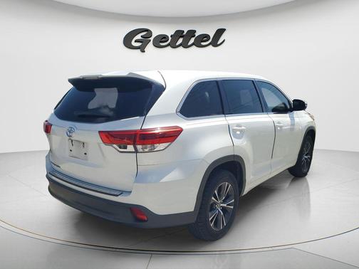 Blizzard Pearl 2018 Toyota Highlander LE I4